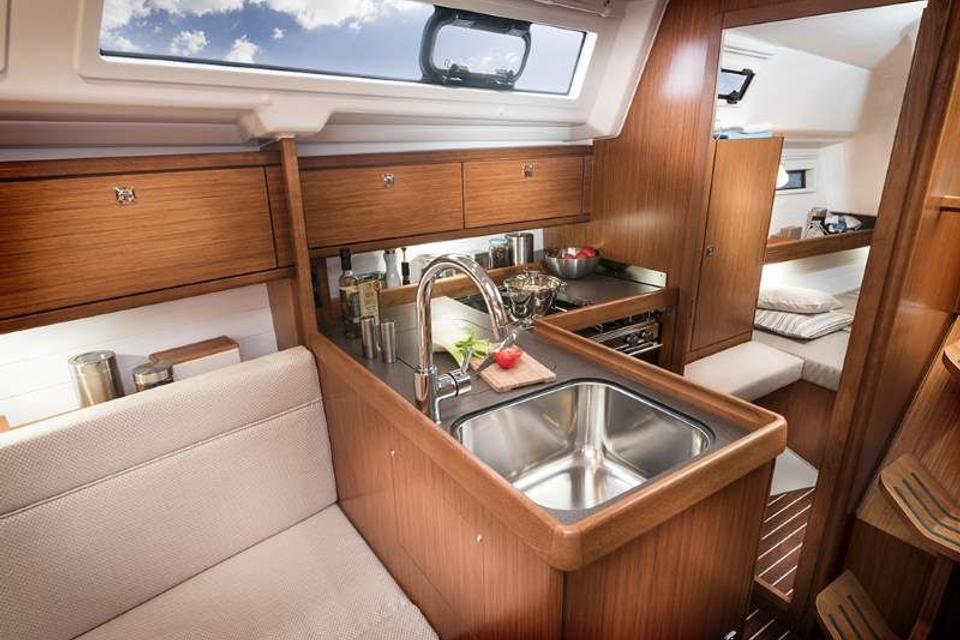 Bavaria Cruiser 34 (4)