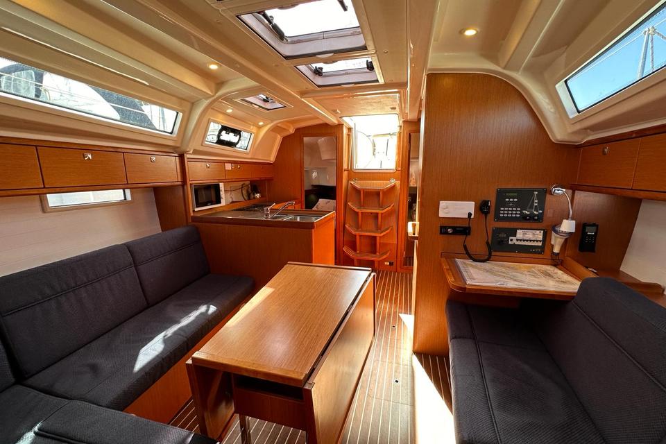 Bavaria Cruiser 37 (2)