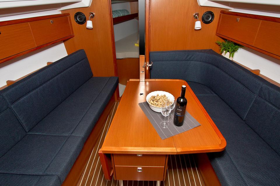 Bavaria Cruiser 34 (18)