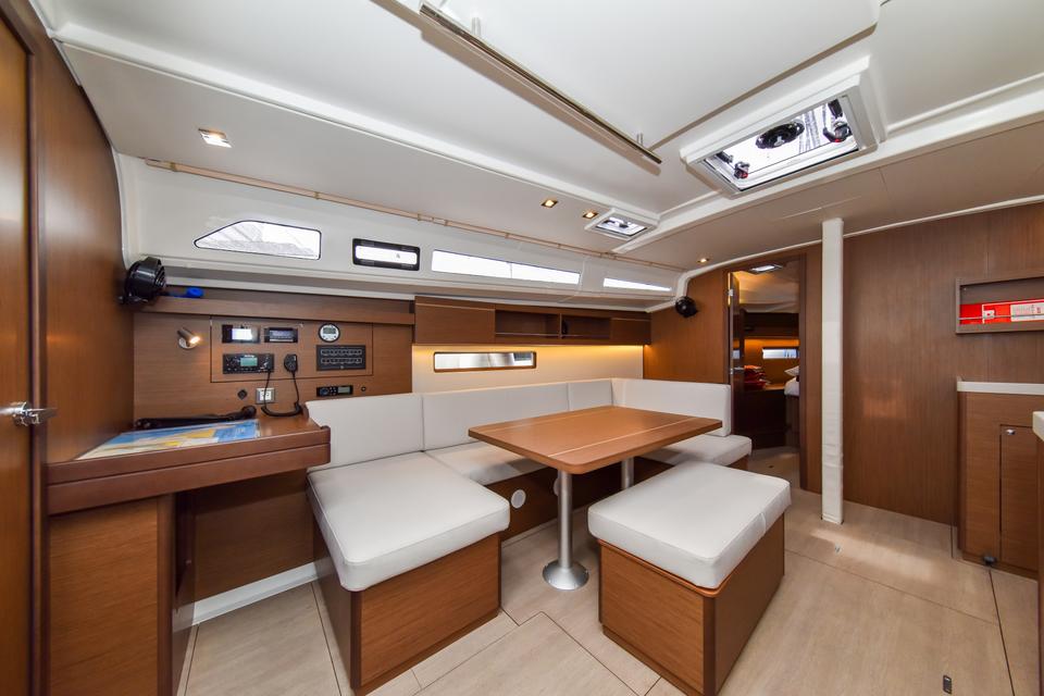Beneteau Oceanis 40.1 (55)