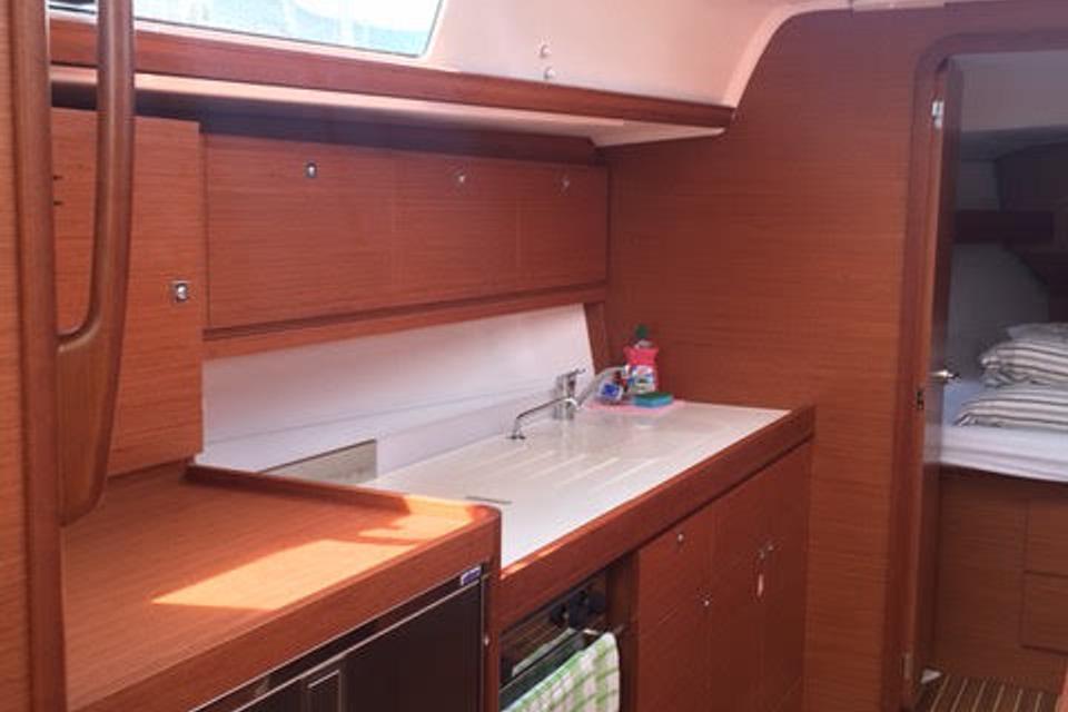 Dufour 382 GL (6)