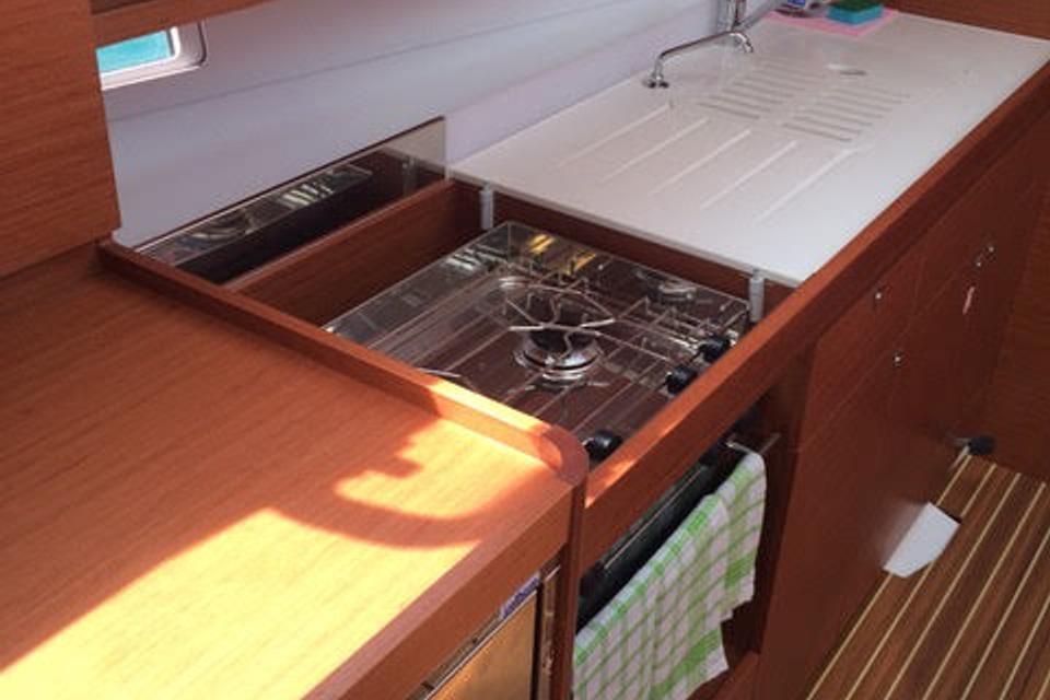 Dufour 382 GL (7)