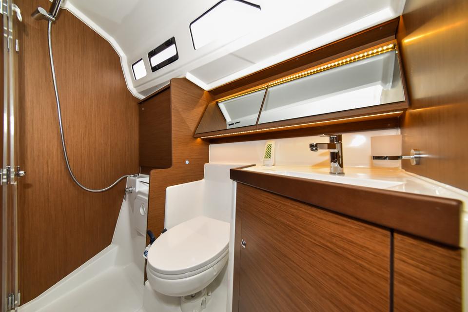 Beneteau Oceanis 40.1 (27)