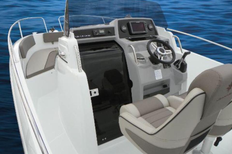 Jeanneau Cap Camarat 7.5 CC (7)