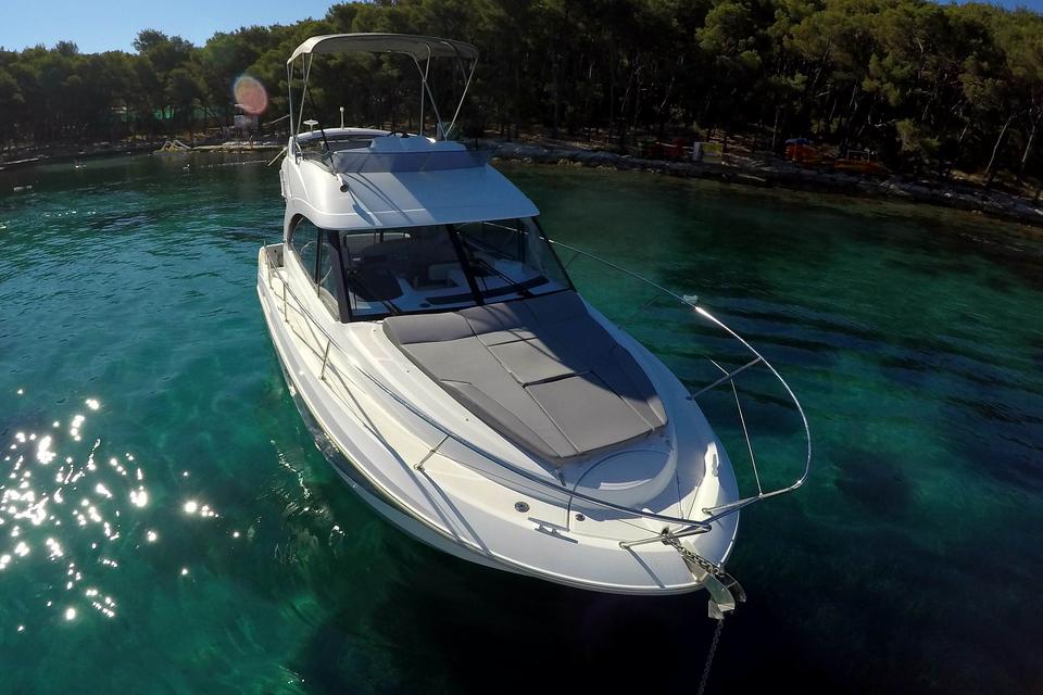Beneteau Antares 30 Fly (6)