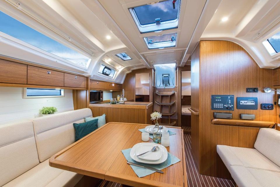Bavaria Cruiser 37 (13)