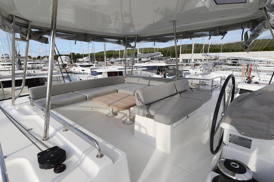 Lagoon 51 (7)