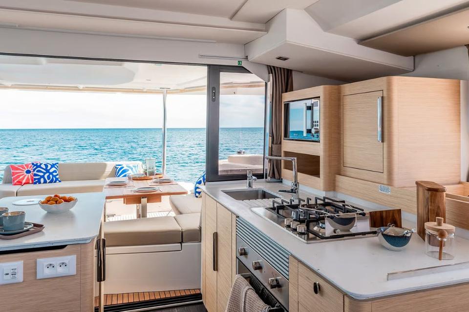 Fountaine Pajot New 44 (6)
