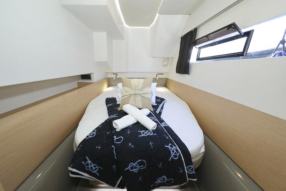 Motor Catamaran Fountaine Pajot MY 37 (20)
