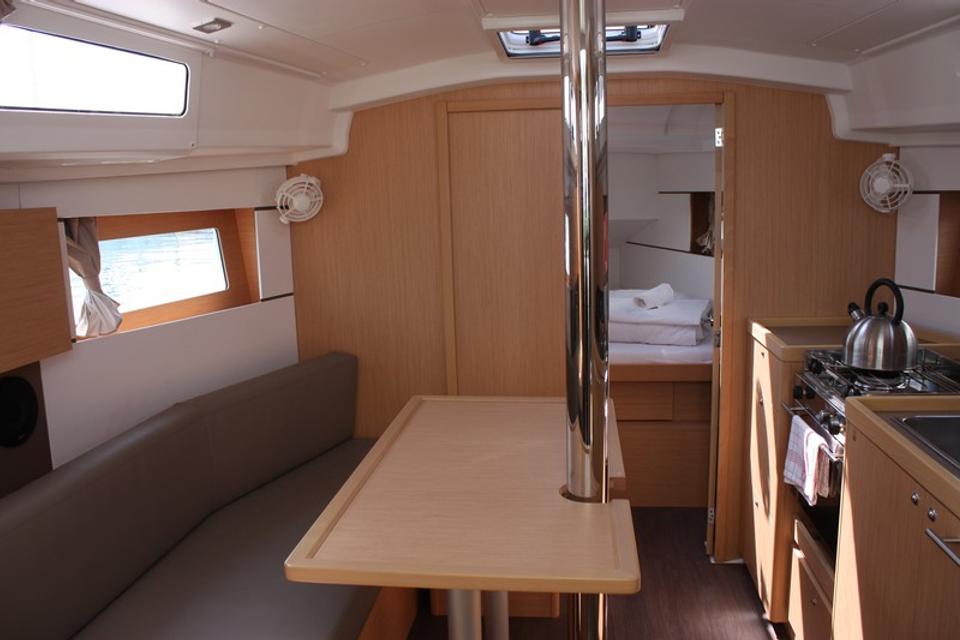 Beneteau Oceanis 35.1 (12)