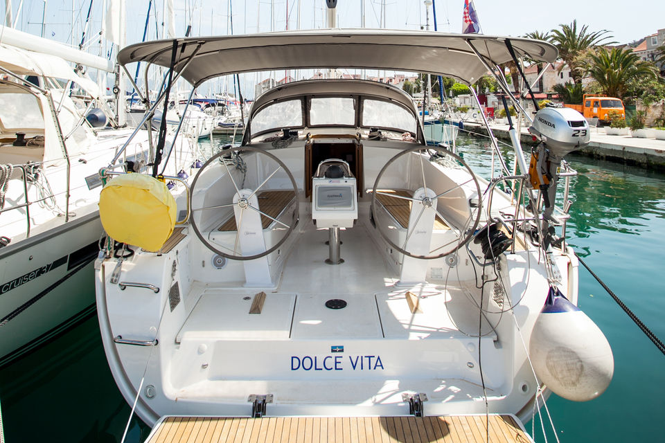 Beneteau Oceanis 38.1 (4)