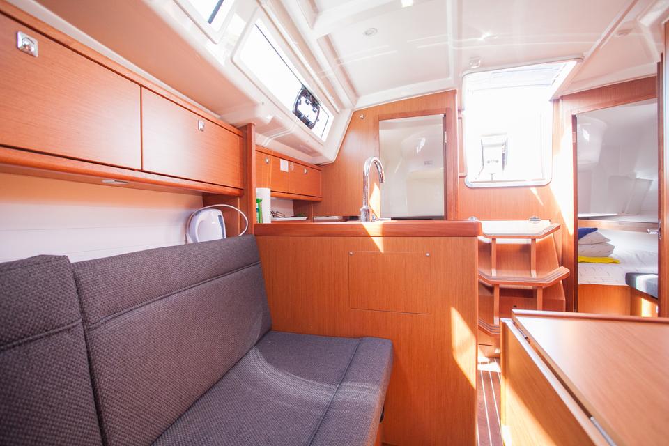 Bavaria Cruiser 34 (14)