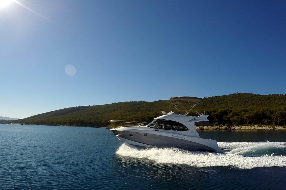Beneteau Antares 30 Fly (7)
