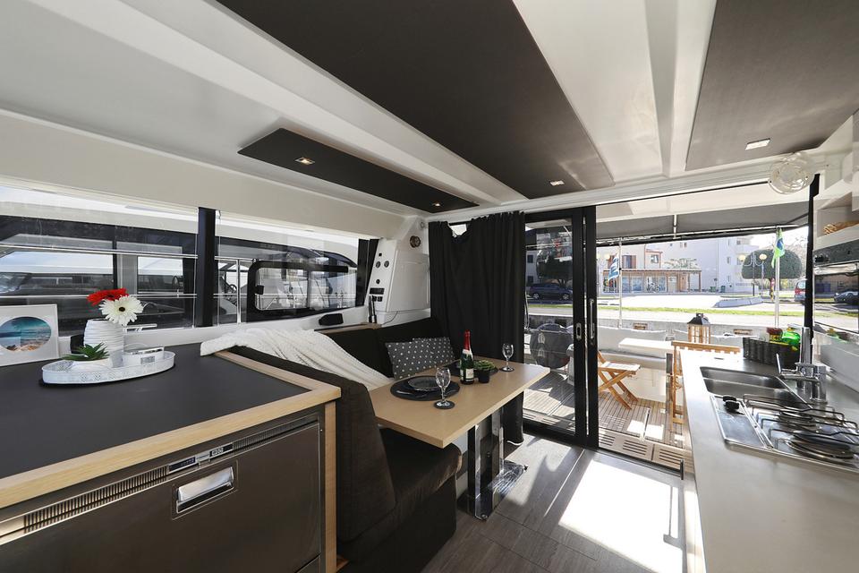 Motor Catamaran Fountaine Pajot MY 37 (15)