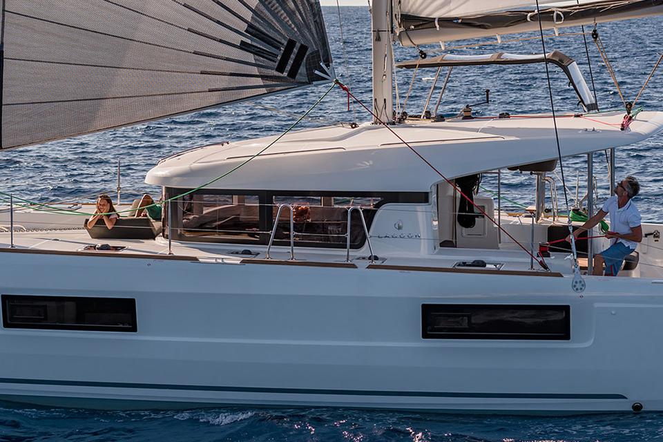 Lagoon 40 (4)