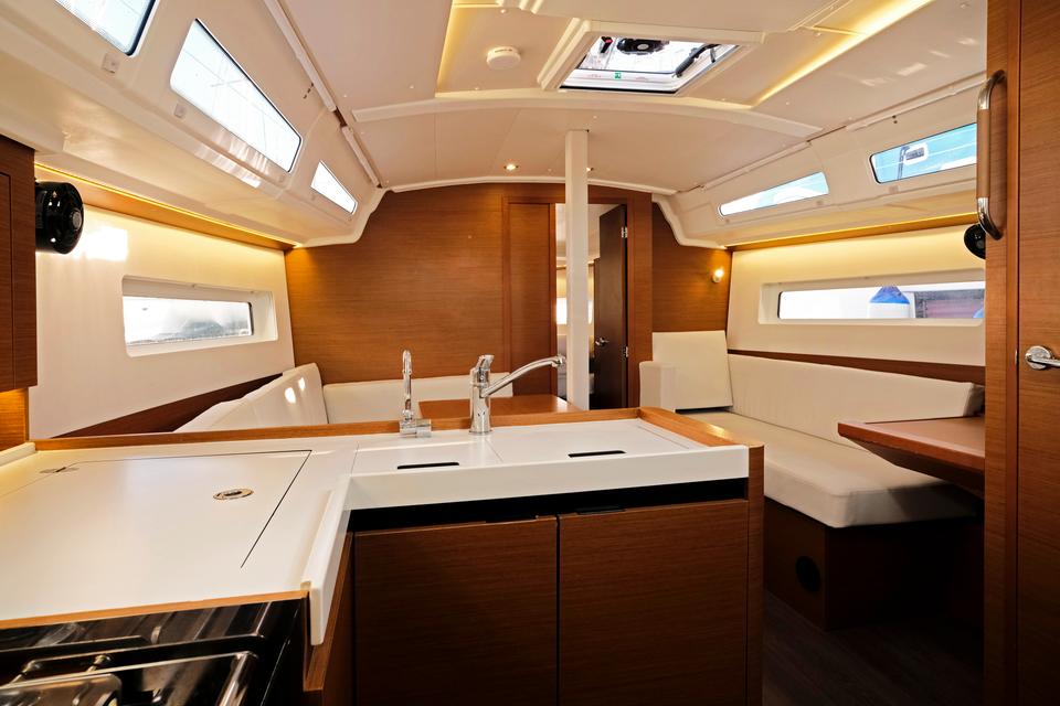 Jeanneau Sun Odyssey 380 (11)