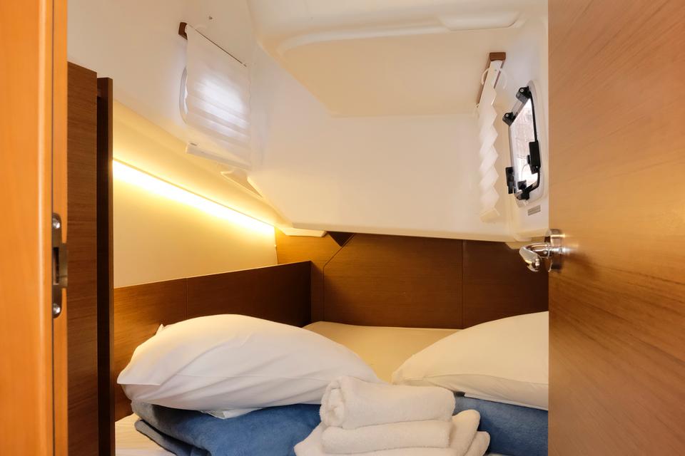 Jeanneau Sun Odyssey 380 (7)