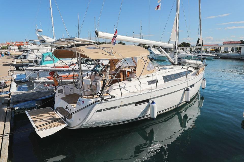 Bavaria Cruiser 37 (2)
