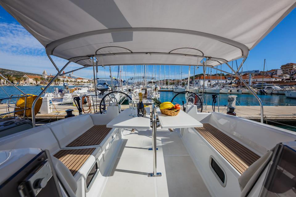 Beneteau Oceanis 38.1 (9)