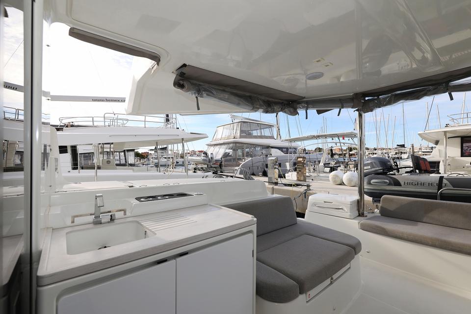 Lagoon 51 (11)