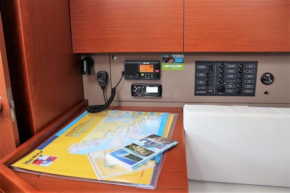 Beneteau Oceanis 35 (14)