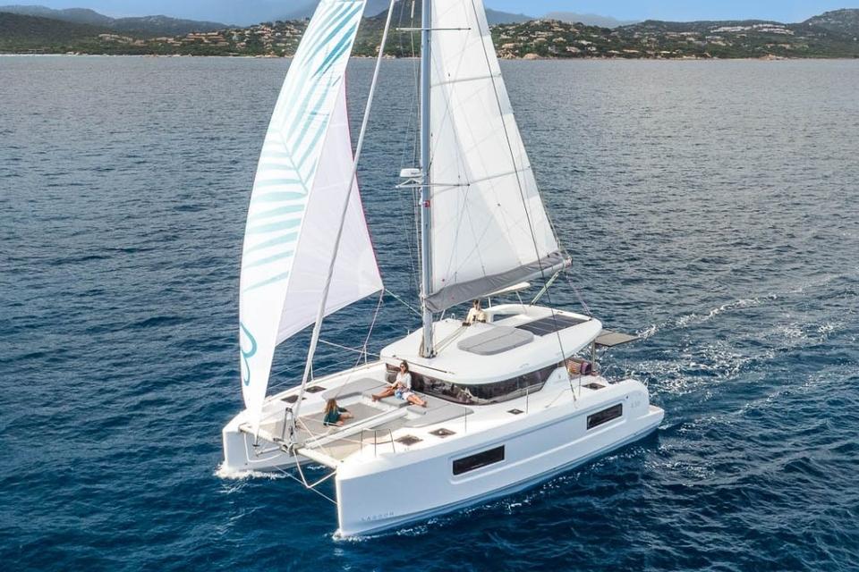 Lagoon 380 (2)