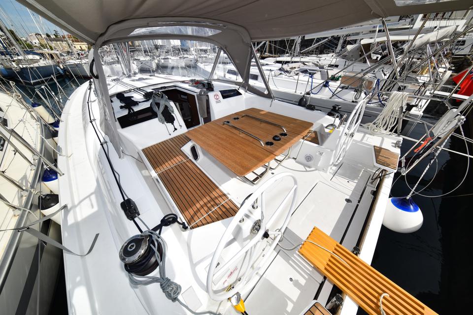 Beneteau Oceanis 40.1 (10)