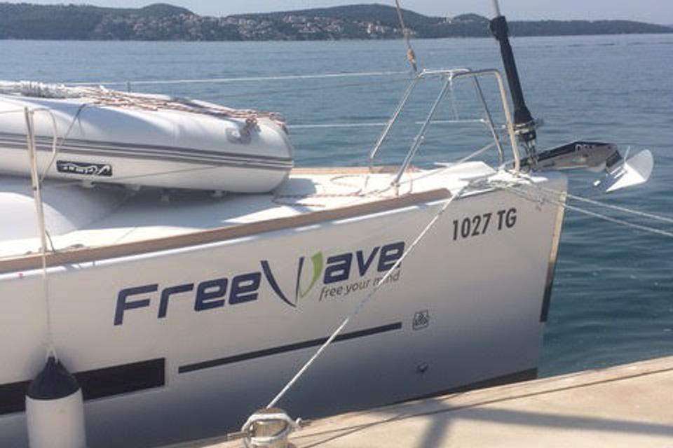 Dufour 382 GL (3)