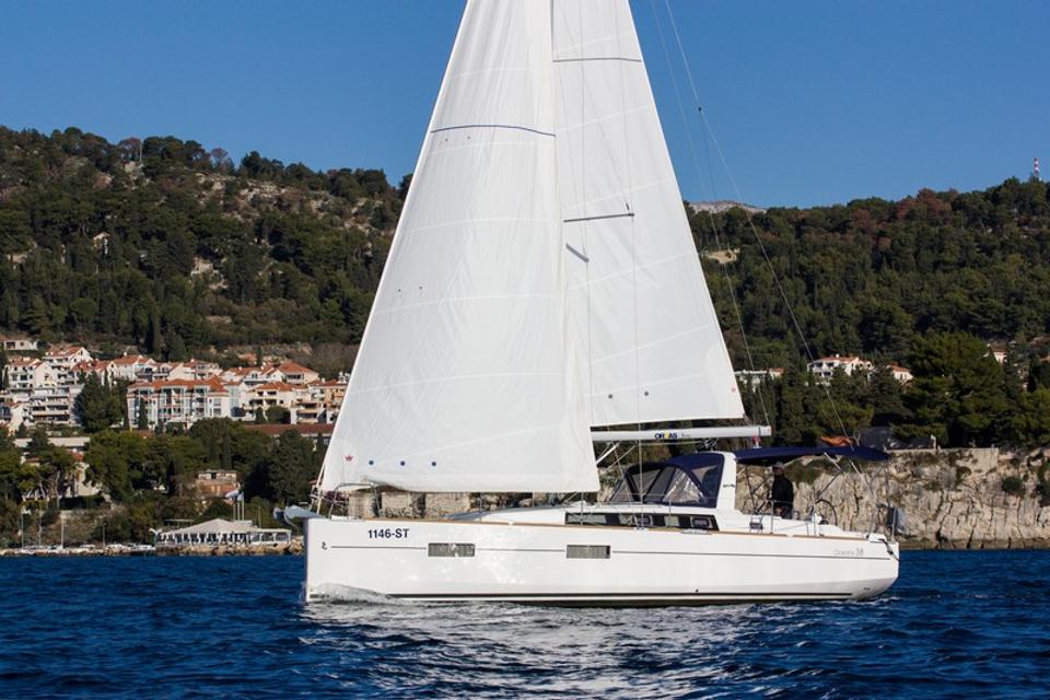 Beneteau Oceanis 38 (7)
