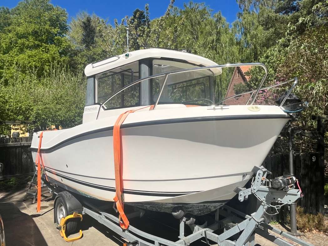 QUICKSILVER PILOTHOUSE 555