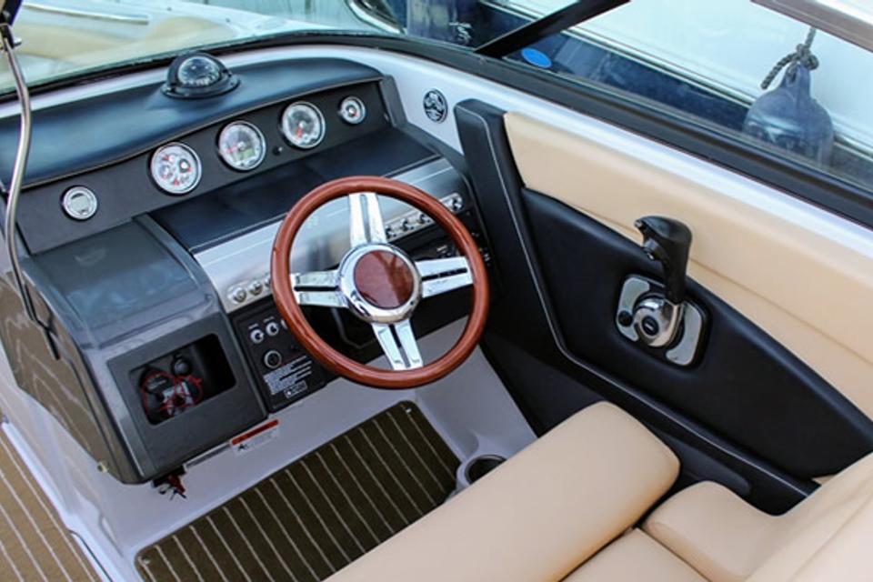 Four Winns 242 SL (2)