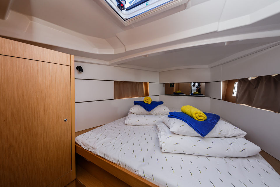 Beneteau Oceanis 38.1 (8)