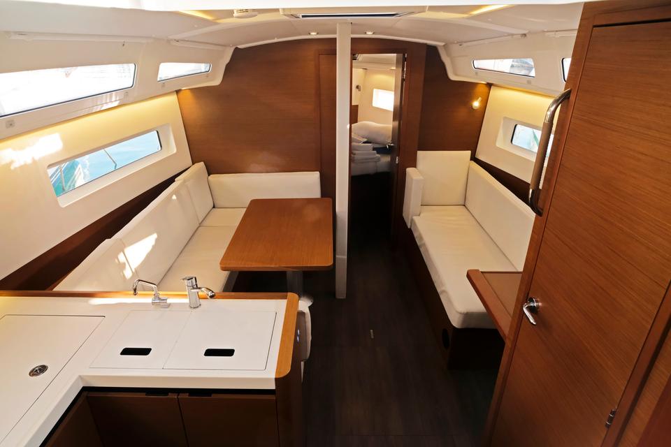 Jeanneau Sun Odyssey 380 (12)