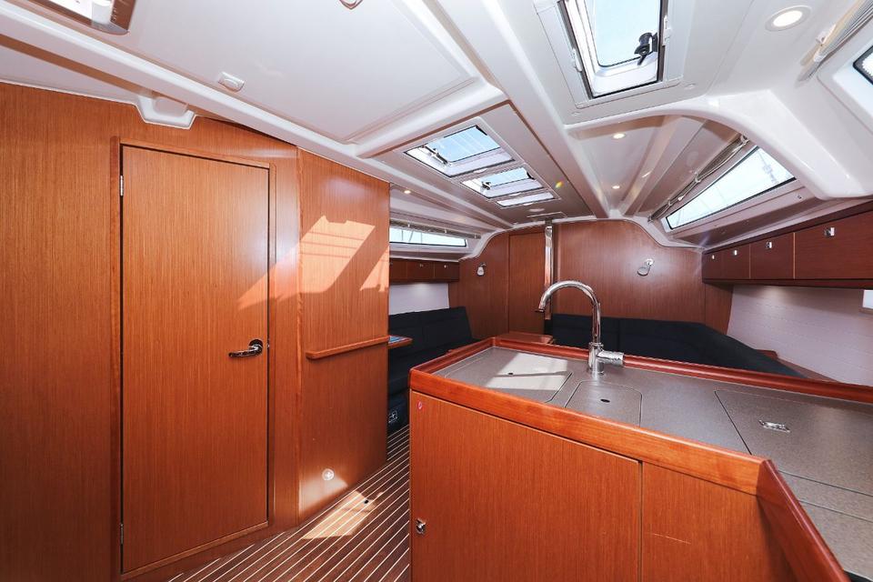 Bavaria Cruiser 37 (28)