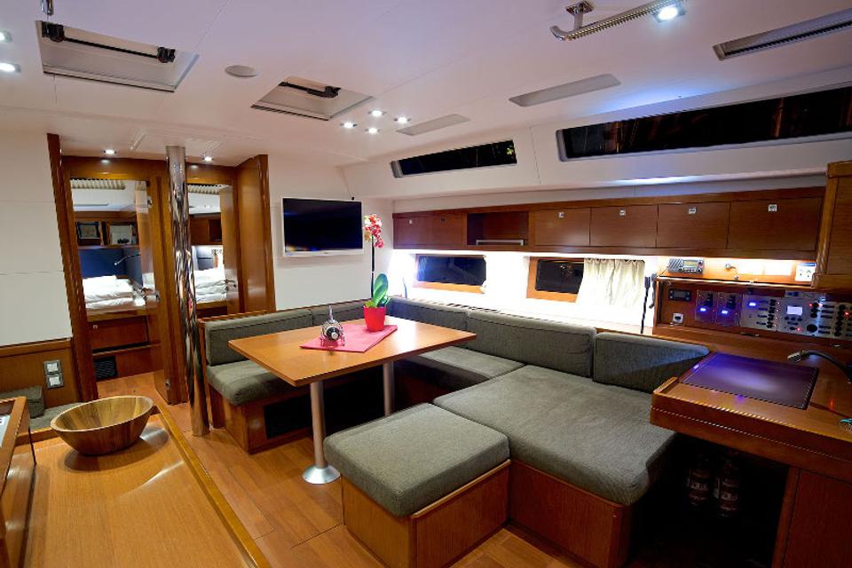 Beneteau Oceanis 55 (6)