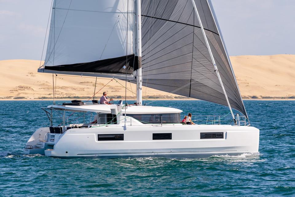 Lagoon 42 (2)