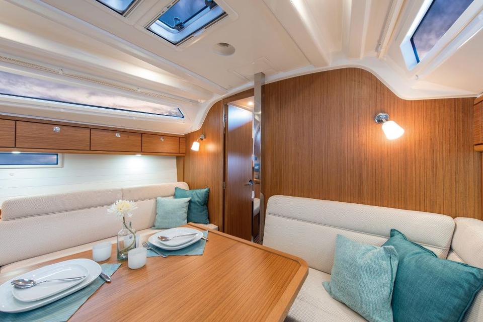 Bavaria Cruiser 37 (15)