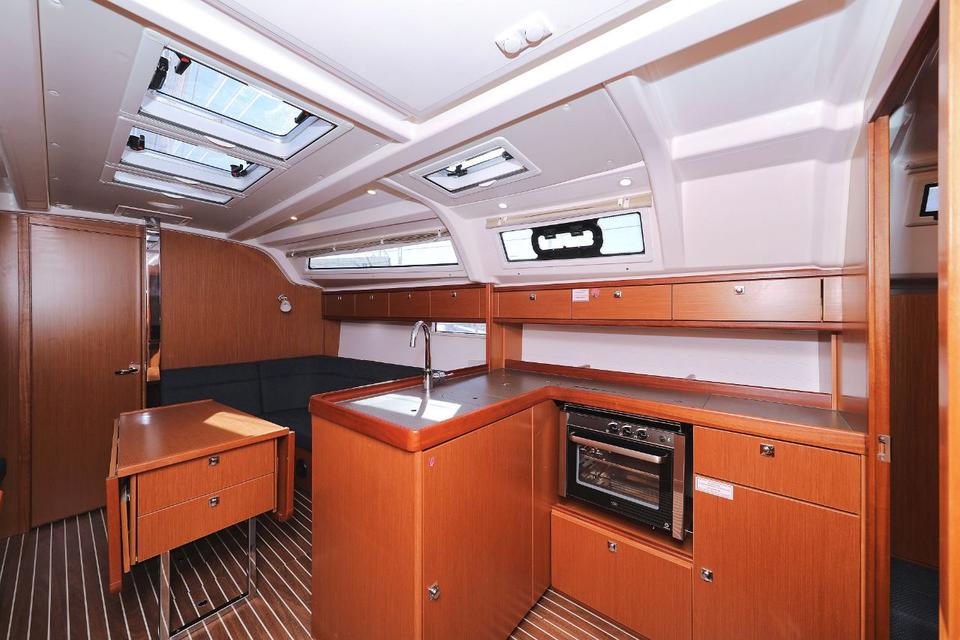 Bavaria Cruiser 37 (26)