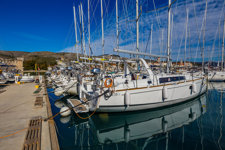 Beneteau Oceanis 38.1 (5)
