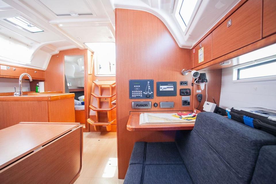 Bavaria Cruiser 37 (2)