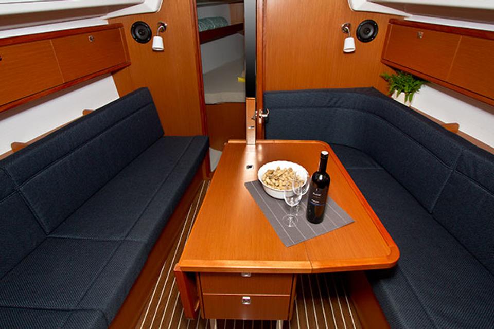 Bavaria Cruiser 34 (16)