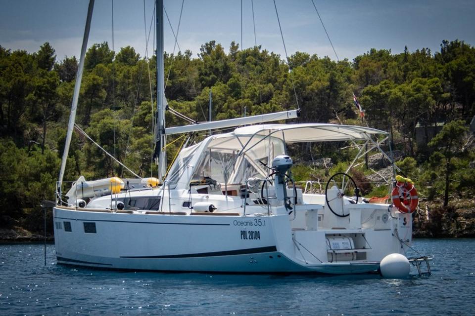 Beneteau Oceanis 35.1 (7)
