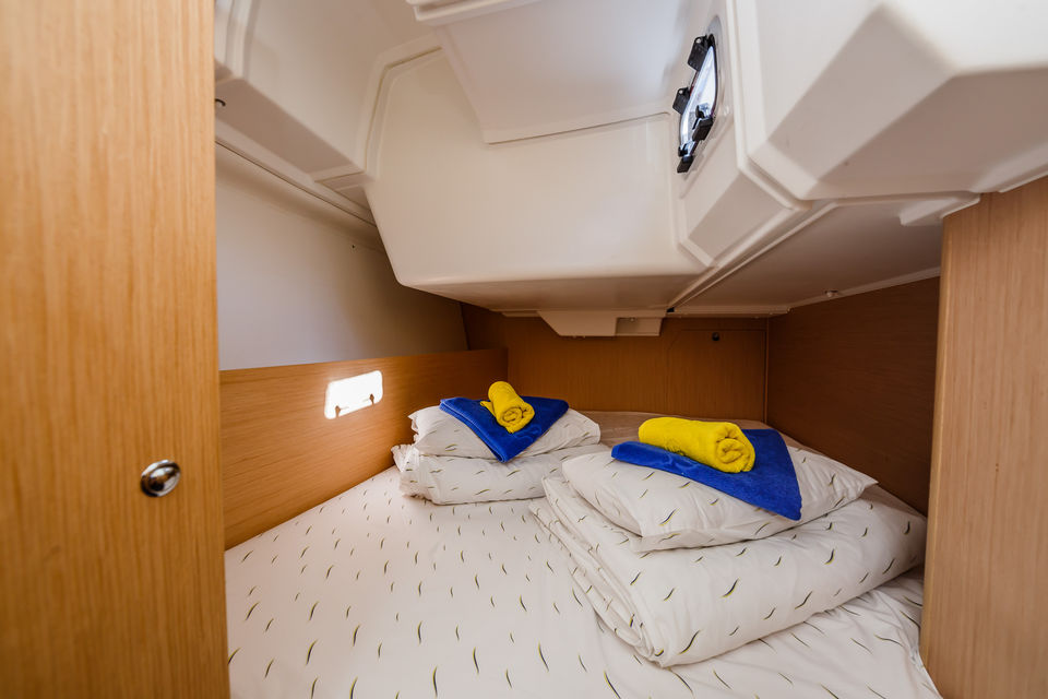 Beneteau Oceanis 38.1 (9)