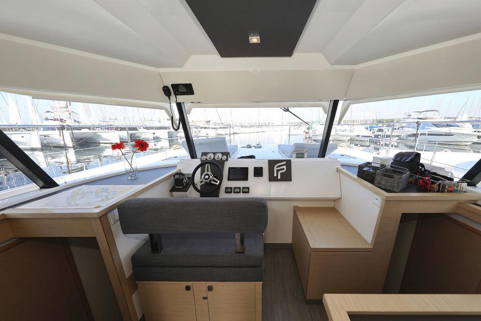 Motor Catamaran Fountaine Pajot MY 37 (16)