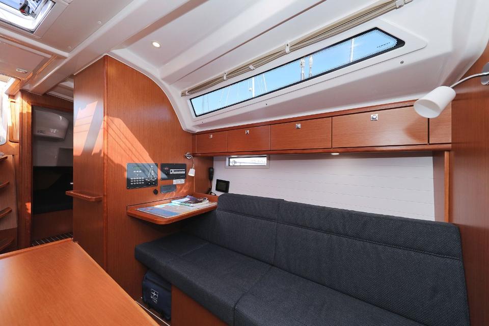 Bavaria Cruiser 37 (33)