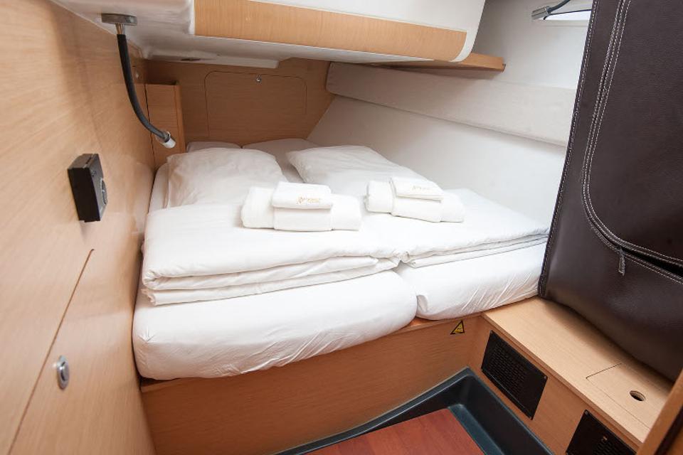 Beneteau First 45 (10)