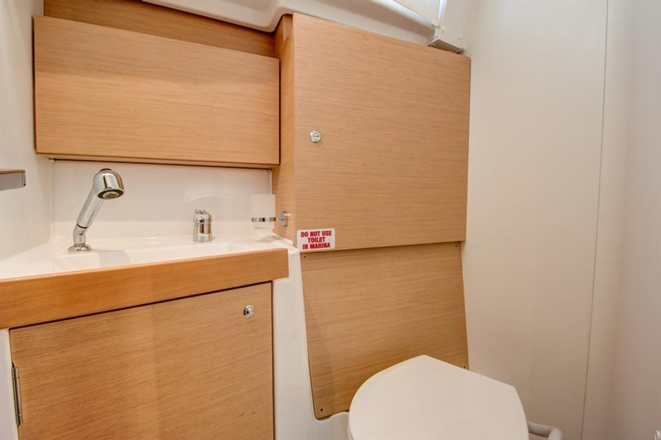 Beneteau Oceanis 38 (8)