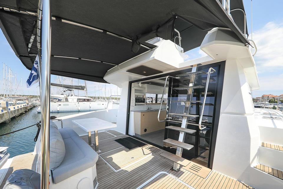 Motor Catamaran Fountaine Pajot MY 37 (8)