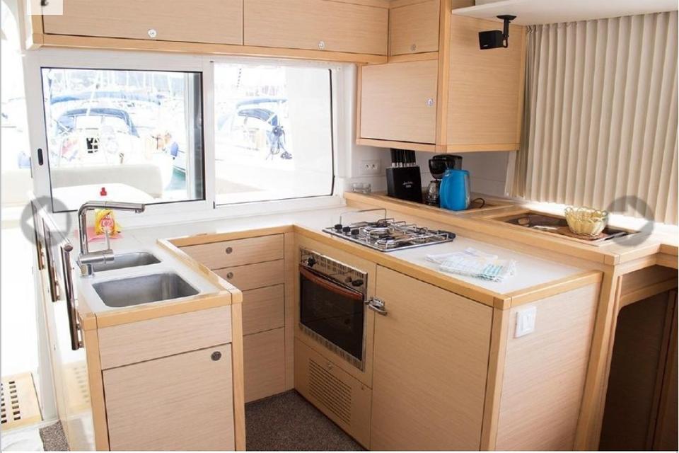 Lagoon 450 F (16)