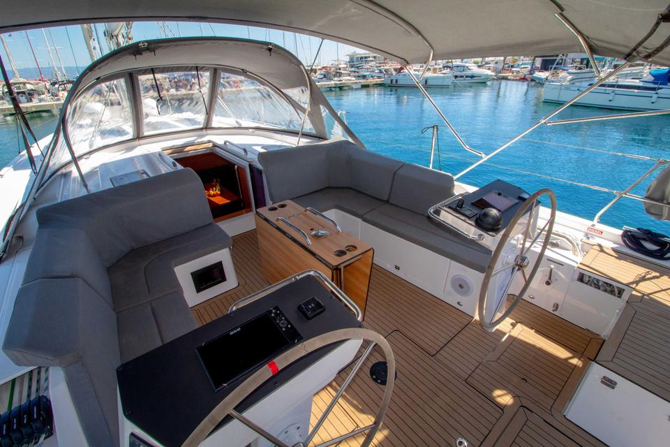 Bavaria Cruiser 46 (6)